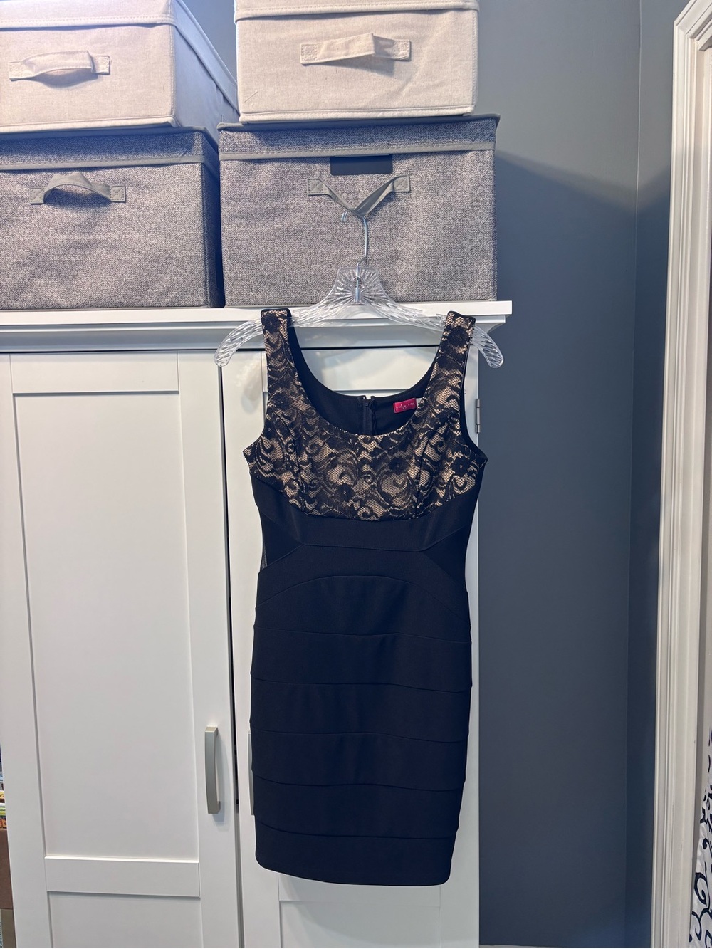 Ruby Rox Black Lace-Trim Cocktail Mini Dress Like New Size L Bodycon Tapestyle